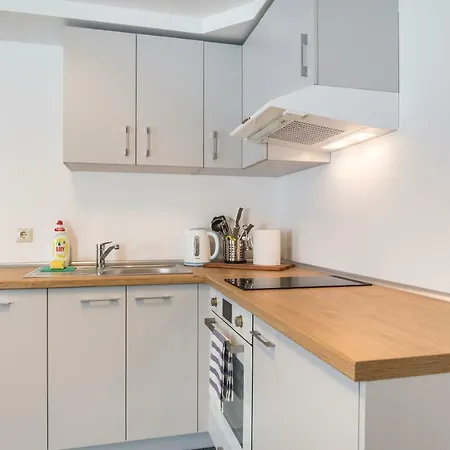 Powder Tower In Old Town Apartment